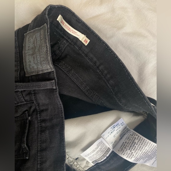 Like NEW - Levi's 311 Shaping Skinny Black Women's Jeans - Picture 3 of 6